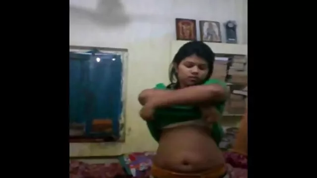 膣をマッサージする。 かわいい 子 セックス 動画