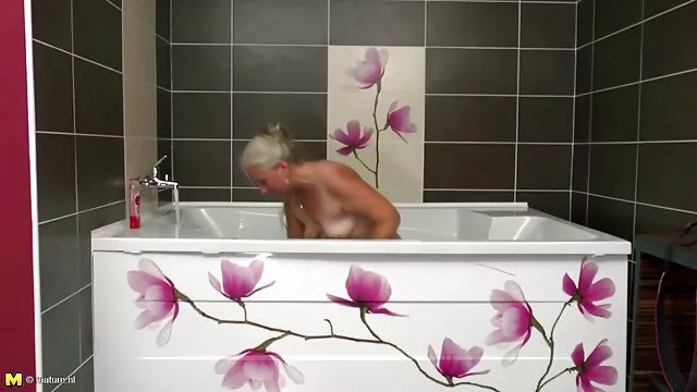 十代のメアリーロックは彼女の剃毛猫満開をポンピングbfを作るために魅了 セックス 動画 女性