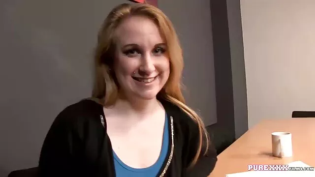 裸のセクシーな金髪の公開ステージ 大人 動画 女性