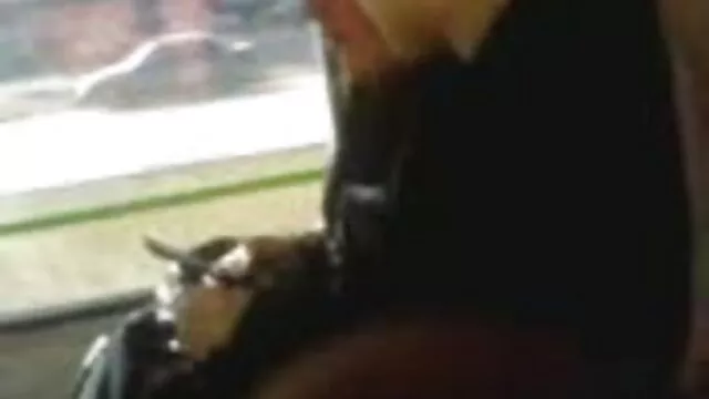 口の中で顔に大きな負荷 女の子 の エッチ な 動画