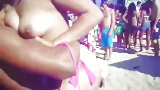 牛の二つの茎 セックス 動画 女性