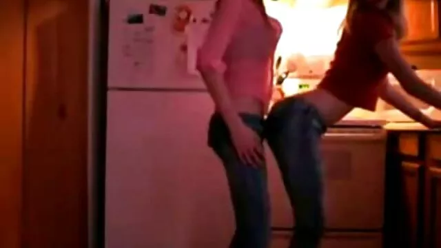 驚きのレズビアンのようにblowjobsと指弄 エッチ 動画 女性